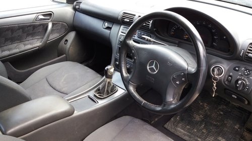 Bara spate Mercedes C-CLASS W203 2002 limuzina 2.2CDI