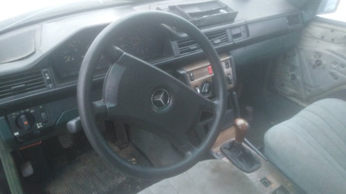 Bara spate Mercedes E-Class W210 1988 Sedan 2.0 d 75cp
