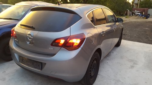 Bara Spate Opel Astra J Hatchback 2011