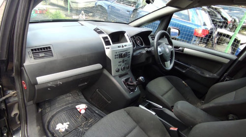 Bara spate Opel Zafira B 2006 van 2.0