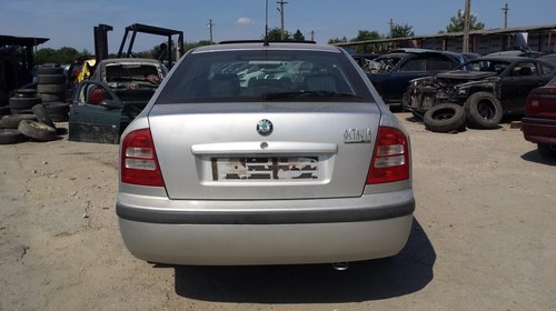 Bara spate pentru skoda octavia 1 2.0b an 200