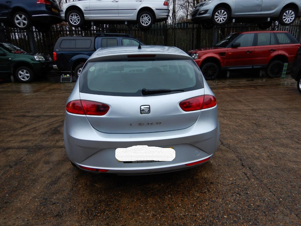 Bara spate Seat Leon 2 2010 Hatchback 1.6 TDI