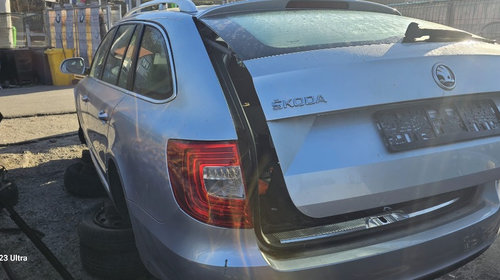 Bara spate Skoda Superb combi facelift 2015