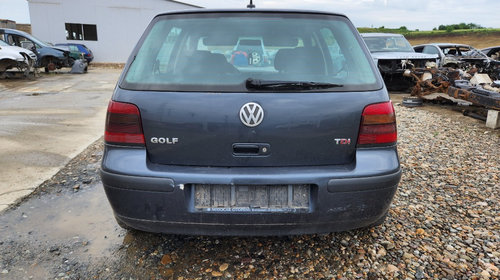 Bara spate Volkswagen Golf 4 2002 Hatchback 1
