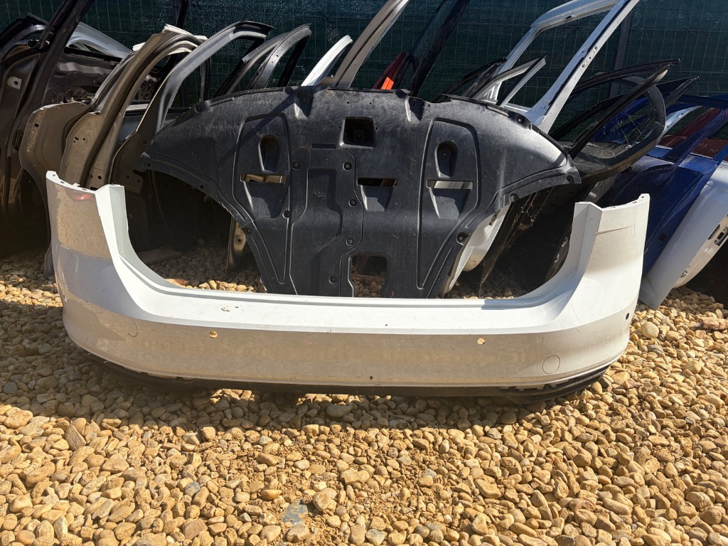 Bara spate Volkswagen Passat B8 Combi Break 2015/2016/2017/2018/2019