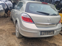 Bara spoiler spate Opel Astra H hatchback / are defect stanga
