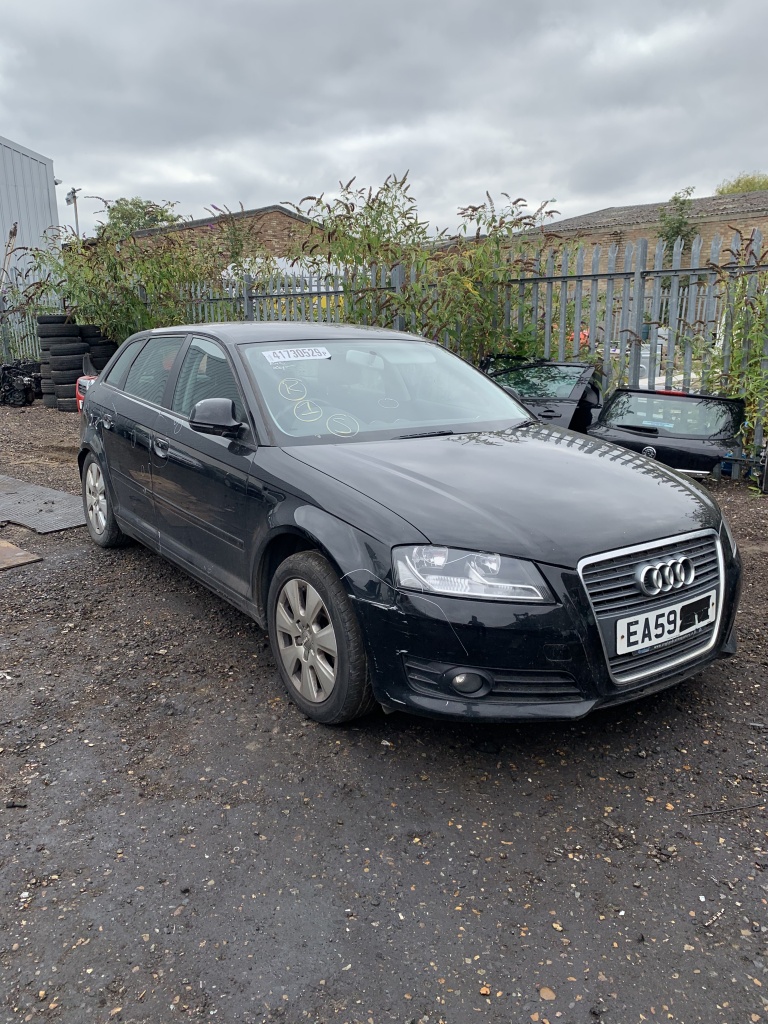 Bascula dreapta Audi A3 8P 2009 hatchbac