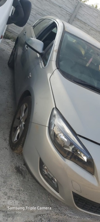 Bascula dreapta Opel Astra J 2011 hatchb