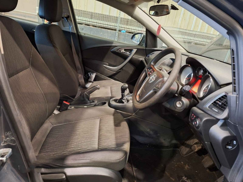 Bascula dreapta Opel Astra J 2014 HATCHB