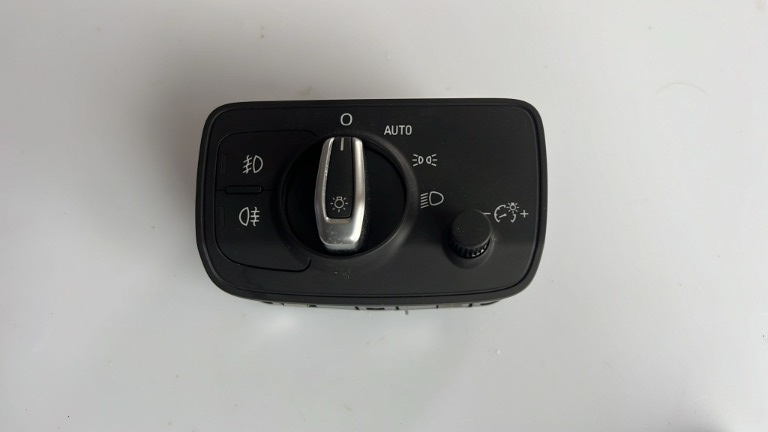 Bloc lumini Audi A3 8V 2012-2020 Cod: 8V0941531L