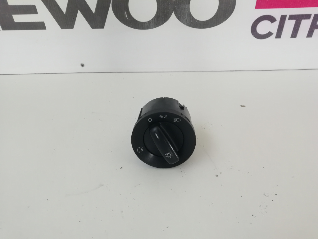 Bloc lumini fara proiectoare VW Passat B6 Cod 1K09