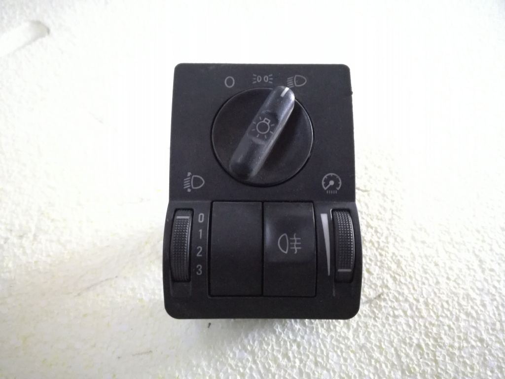 Bloc lumini Opel Corsa C 1.3 cdti cod 9116613
