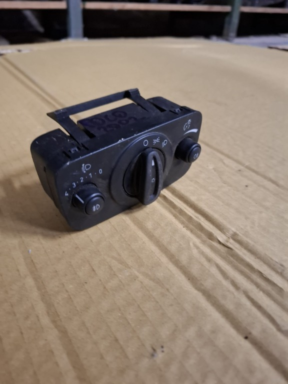 Bloc lumini Volkswagen Polo 1999 2000 2001 2002 2003 2004 - imagine 1