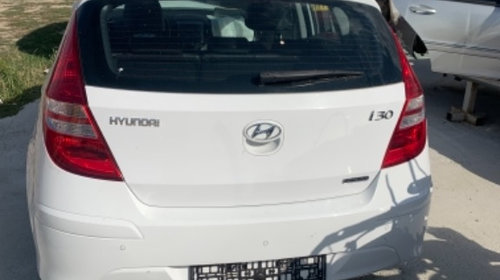 Brat Hyundai i30 hatchback 1,6 crdi 66 kw 90 