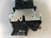 Broasca portbagaj/haion audi a4 b7 2004 - 2008 berlina cod: 4f5827505d