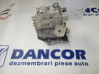 BROASCA USA DREAPTA FATA Audi A4 B8 AN 2009