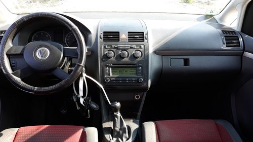 Broasca usa dreapta fata Volkswagen Touran 2005 VAN 2.0 TDI COD MOTOR BKD