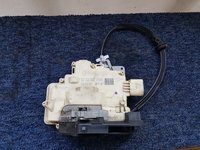 Broasca usa fata Volkswagen Passat COD CZ3C1837016A