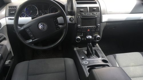 Broasca usa stanga fata Volkswagen Touareg 7L 2005 SUV 2.5