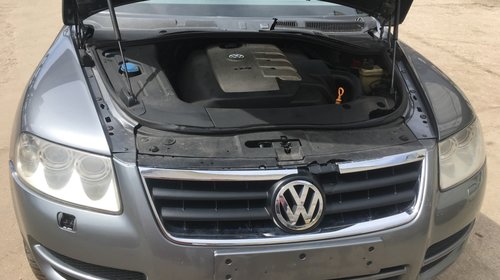 Broasca usa stanga fata Volkswagen Touareg 7L 2005 SUV 2.5