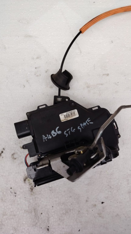 Broasca usa stanga spate Audi A4 B6 8E0839015C sh de vanzare cu