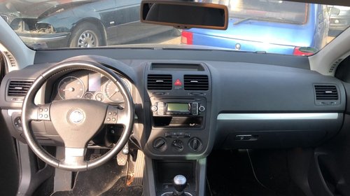 Broasca usa stanga spate VW Golf 5 2006 Hatchback 1.9 tdi