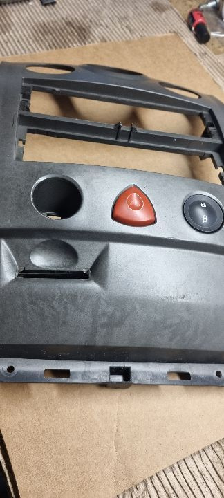 Buton avarie, cititor cartela, ornament consola centrala megane 2 71852 8200407415 8200125077 01129 1C/L7