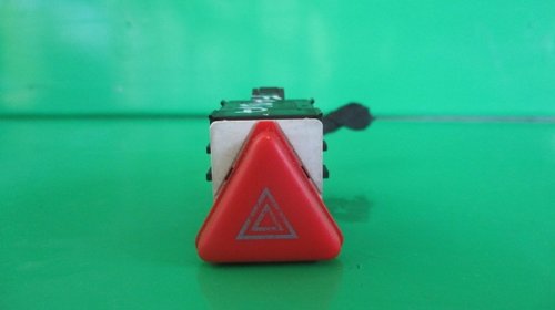 BUTON AVARIE COD 6Y0953235 + MUFA SKODA FABIA