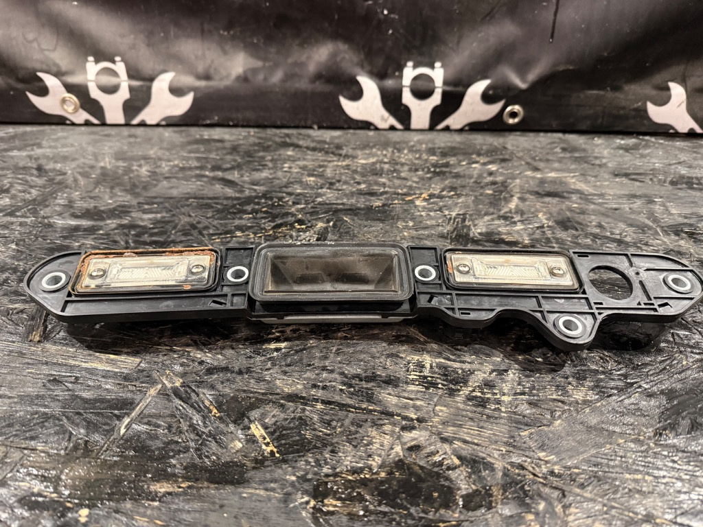 Buton deschidere haion Volkswagen Passat B6 - imagine 1