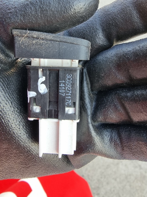 Buton ESP VW PASSAT B6 cod 3C0927117C / 3C0 927 117 C