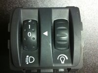 Buton reglaj faruri / intensitate lumina bord Renault Megane 2004 cod 8200095495b