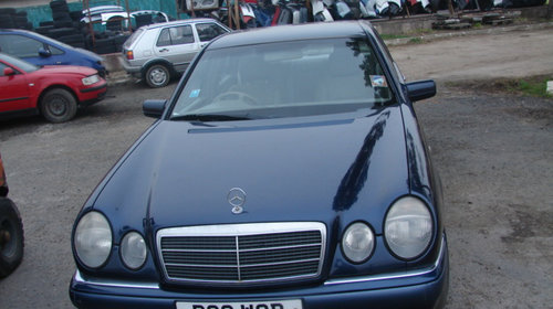 Butuc roata dreapta fata Mercedes-Benz E-Class W210 [1995 - 1999] Sedan 2.0 AT (136 hp) 08.2003 E200 2.0