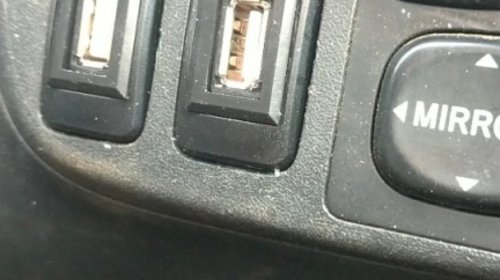 Cablu Adaptor Port USB auto cu prindere in bord pentru navigatie mp5