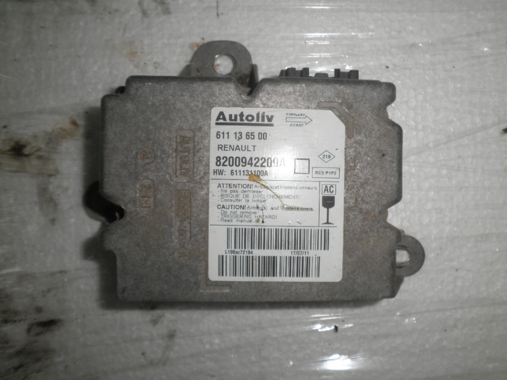 Calculateur Airbag Renault Master - Références 605045200 / 8201001327, Occasion Fonctionnel