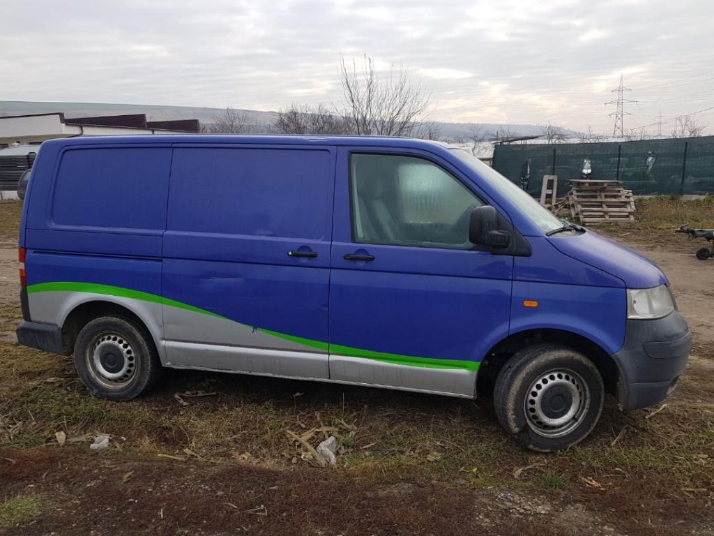 Calculator injectie VW T5 2005 AUTOUTILITARA 1.9