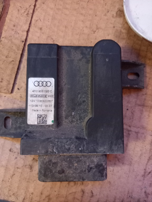 Calculator modul pompa combustibil Audi A8 4H cod 