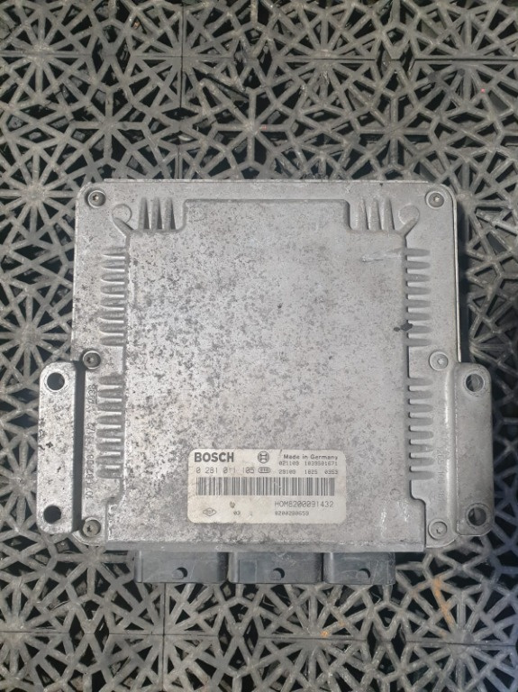 Calculator motor 2.5 DCI cod 0281011105 