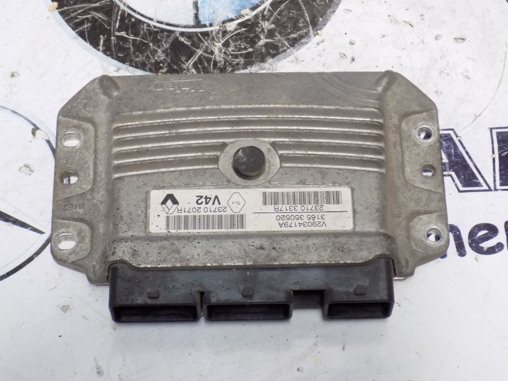 CALCULATOR MOTOR DACIA LOGAN 2 1.2i AN 2013 COD 237102071R / V42 / V29034179 A / 237103317R