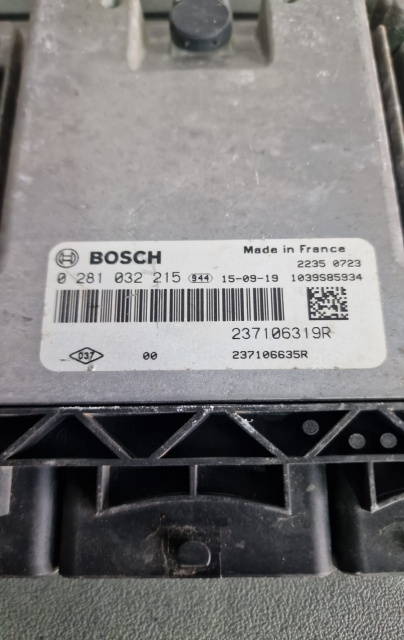 Calculator motor ECU Cod: 237106319R / 0