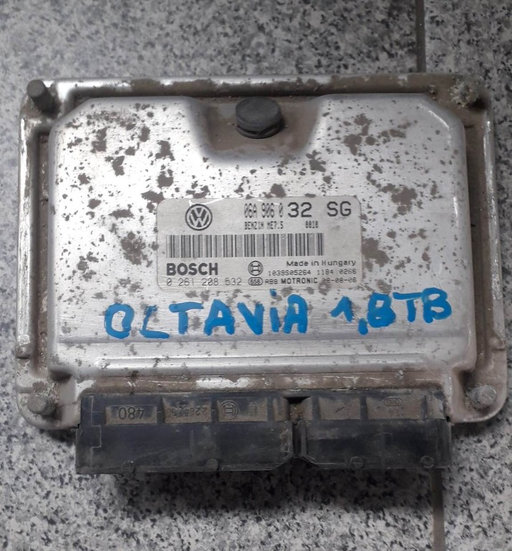 Calculator motor ECU VAG 06A906032SG 0261208532