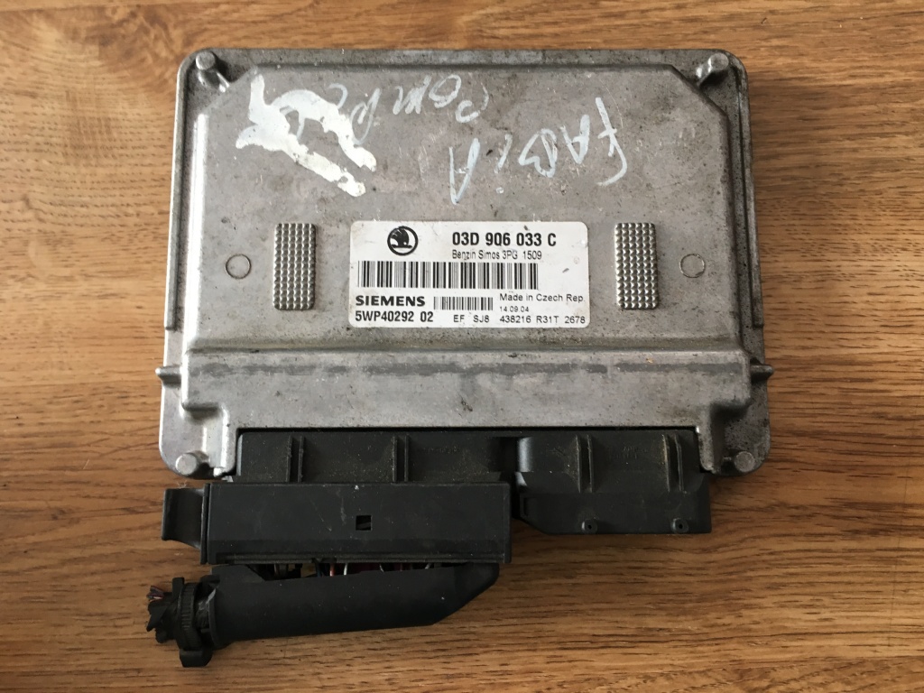 Calculator motor Skoda Fabia 1.2 03D906033C 03D 906 033 C 5WP40292