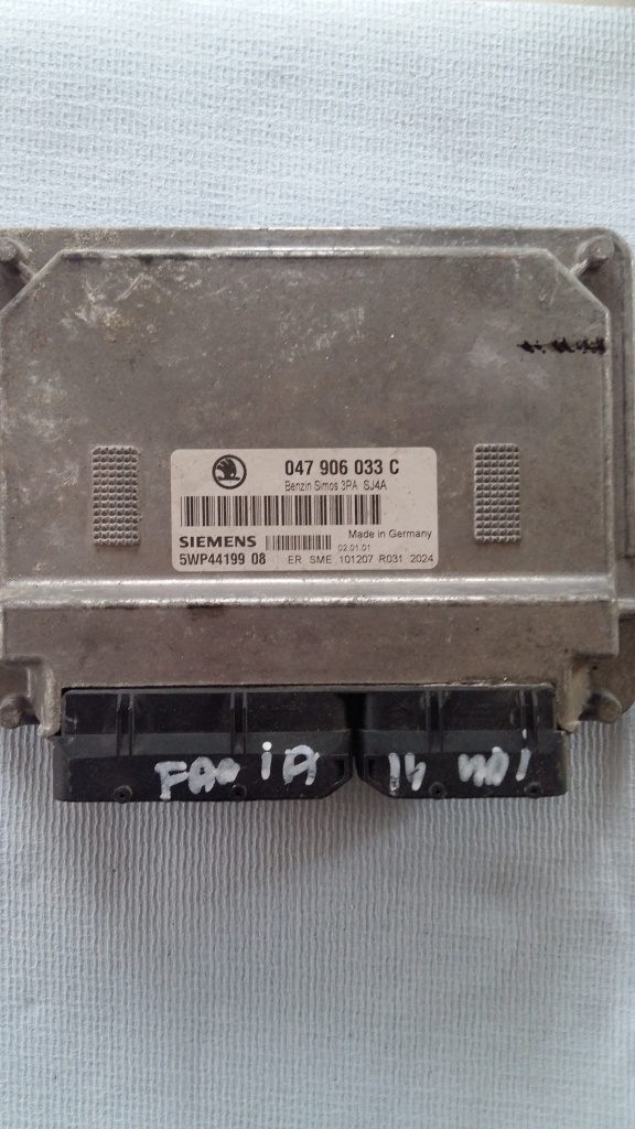 Calculator motor Skoda Fabia 1.4 MPI cod : 047 906 033 C / 047906033C 5WP44199 08