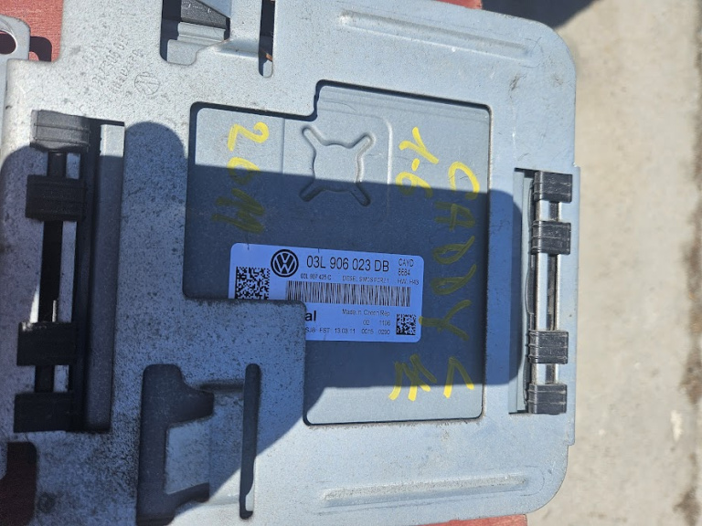 Calculator motor Vw Caddy 1.6 TDI CAYD cod 03L906023DB Hw : H43