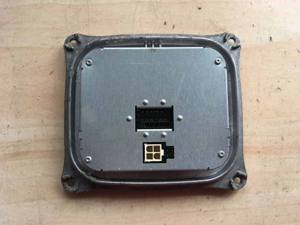 Calculator xenon Audi A4 B8 8K cod: 8K0907472A