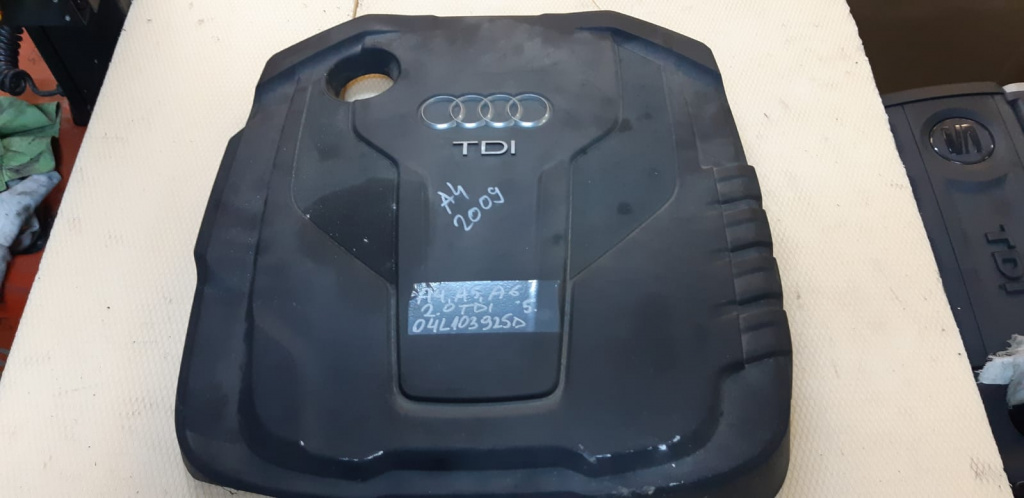 Capac motor AUDI A4,A5,A6,Q5 2.0 tdi, cod 04L103925D , an 2009-2016