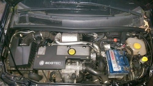 Capac motor plastic Opel Zafira diesel