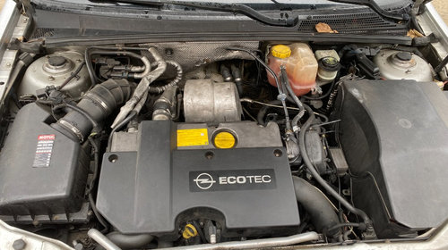 Capac motor protectie Opel Vectra C 2003 limuzina 2.2 dti
