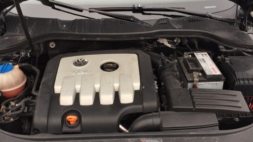 Capac motor protectie VW Passat B6 2007 comby 2.0