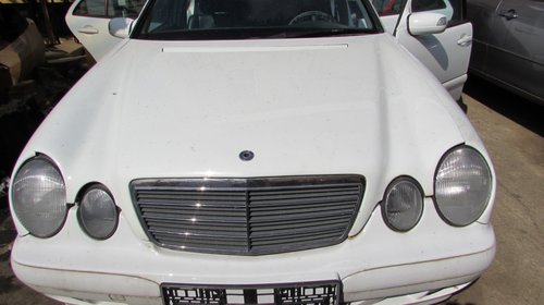 Capota motor cu grila Mercedes E220 (W210) an