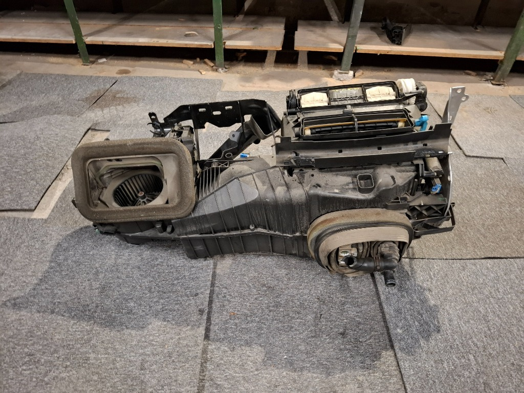 Carcasa aer conditionat Volkswagen Golf 5 Clima - imagine 1